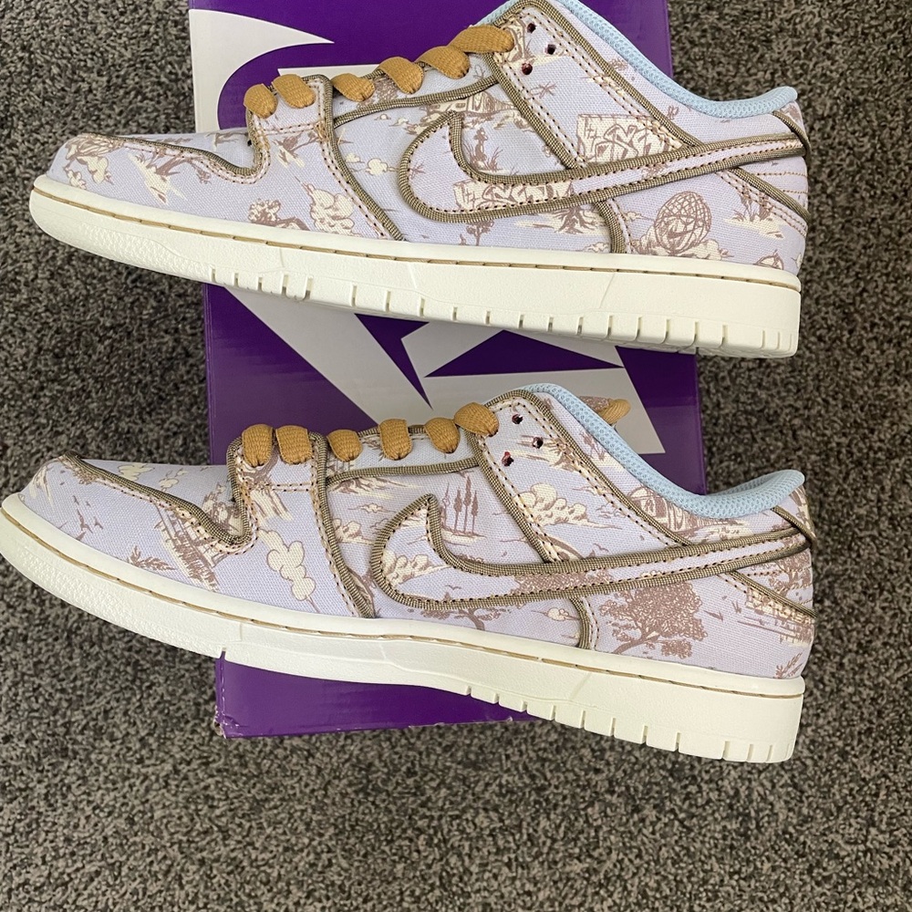 Nike Brown and White Sneakers with Classic Dunk Silhouette - Picture 4 of 9